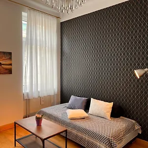  Apartment & Near Reumannplatz