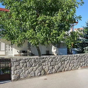 https://apartmani-gaj.primorje-gorskikotar.com